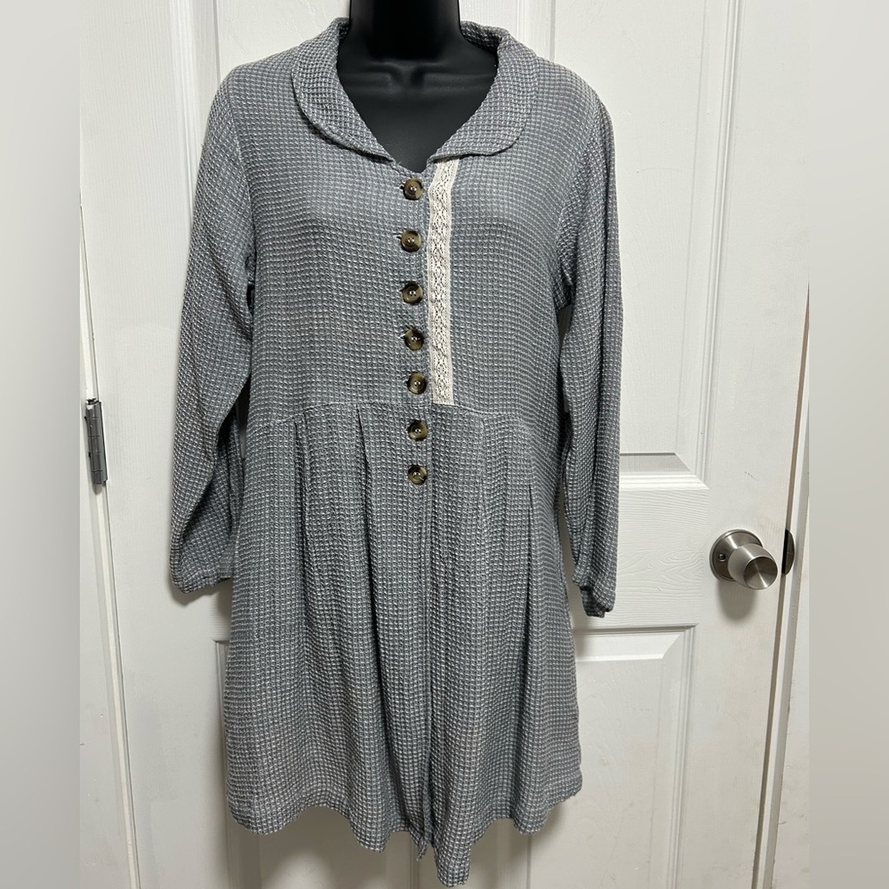 Paper Lace  M Gray Button-Down Tunic Top